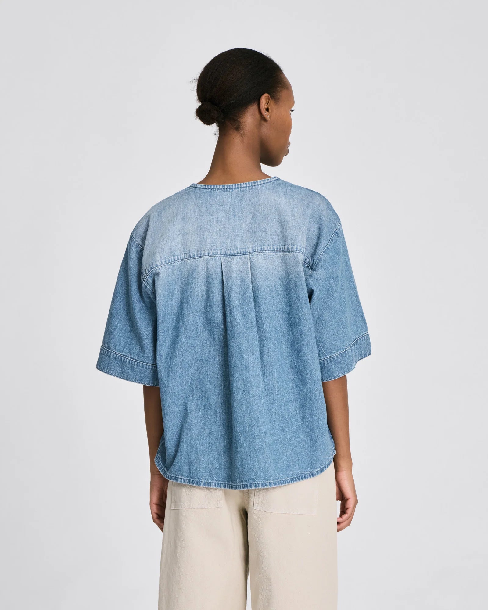 ALICIA SHIRT- Kurzärmliges Jeanshemd aus Bio-Baumwolle