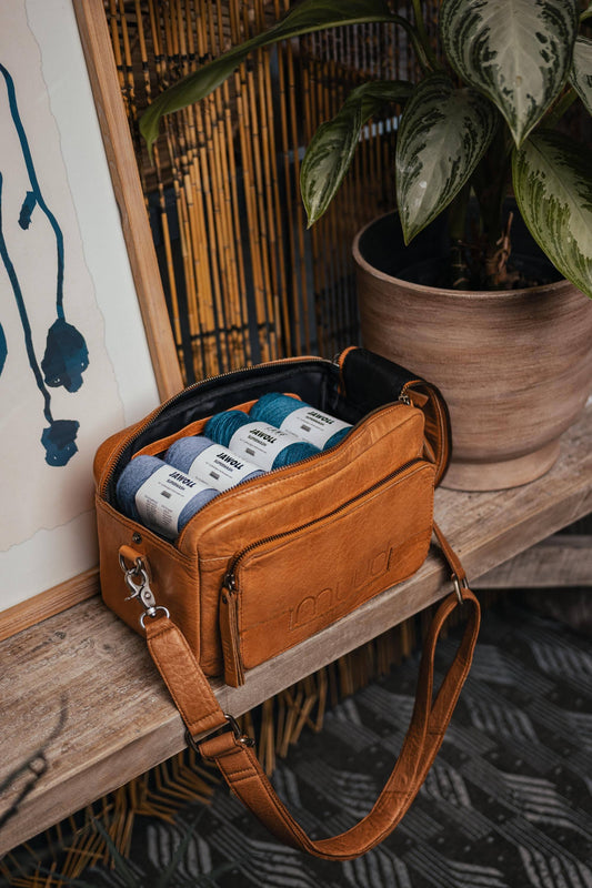 Umhängetasche für Strickprojekte aus echtem Leder