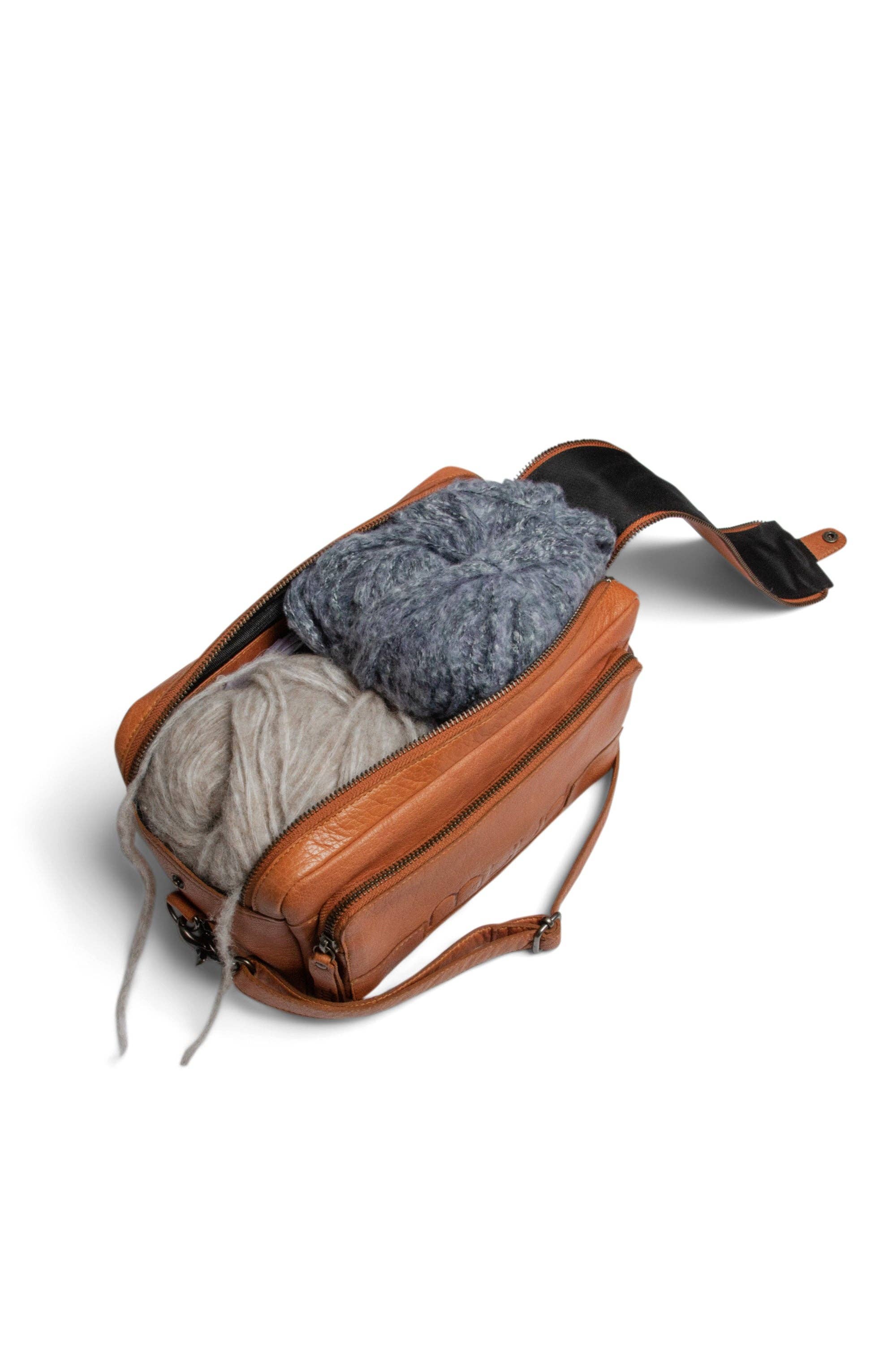 Umhängetasche für Strickprojekte aus echtem Leder