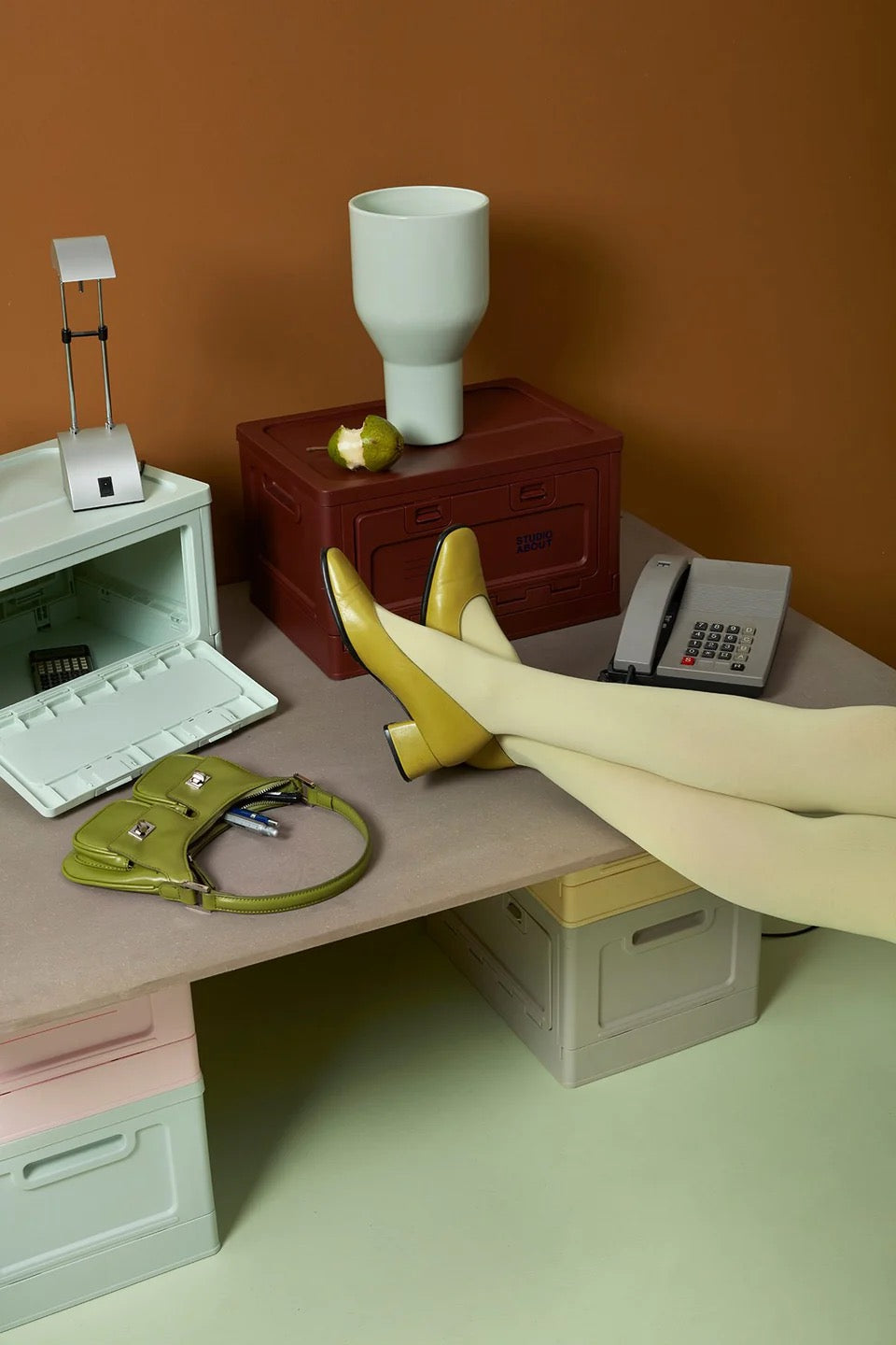 BOX, MITTEL, HELLGELB