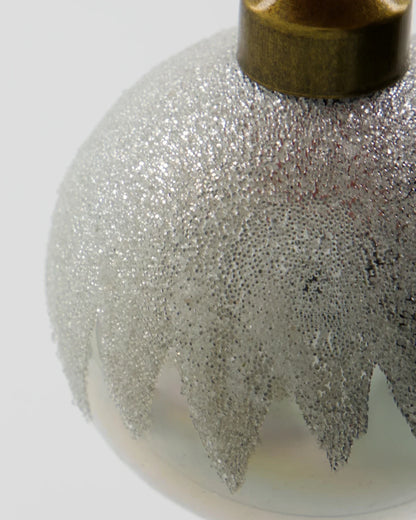 Weihnachtskugel aus Glas Silber mit Glitzerdetails