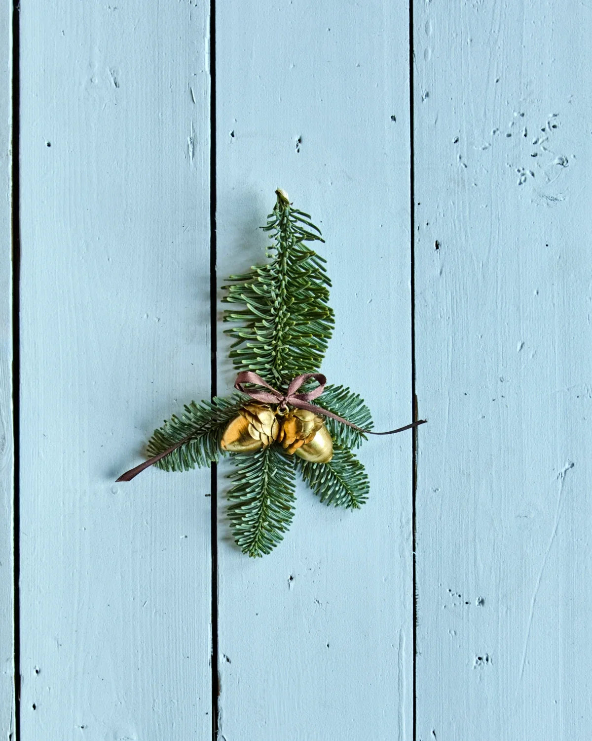 Weihnachtsanhänger in Eichelform aus Eisen, goldfarben, 4er-Set