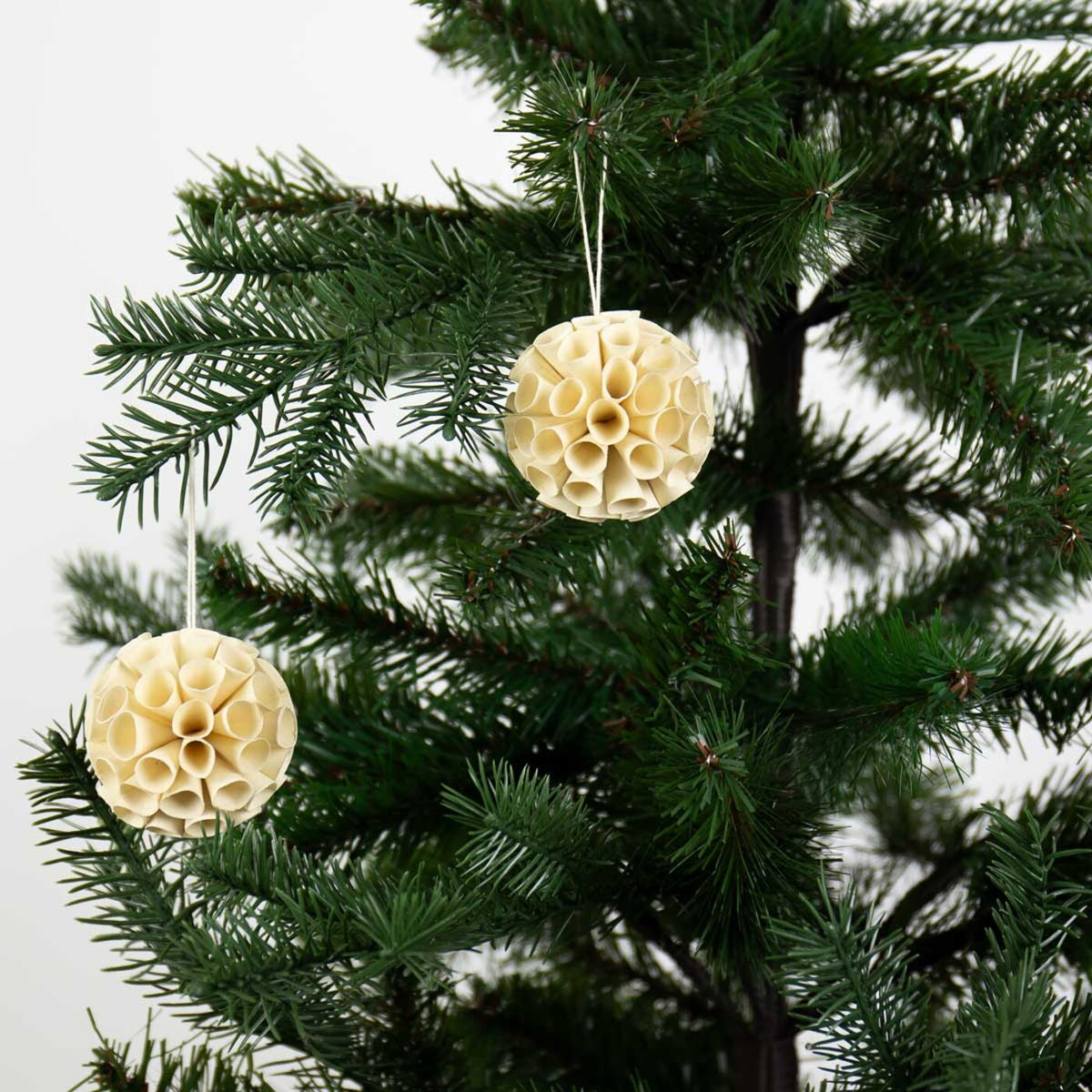 Handgemachter Weihnachtsschmuck im 2er-Set, Offwhite – Fair Trade