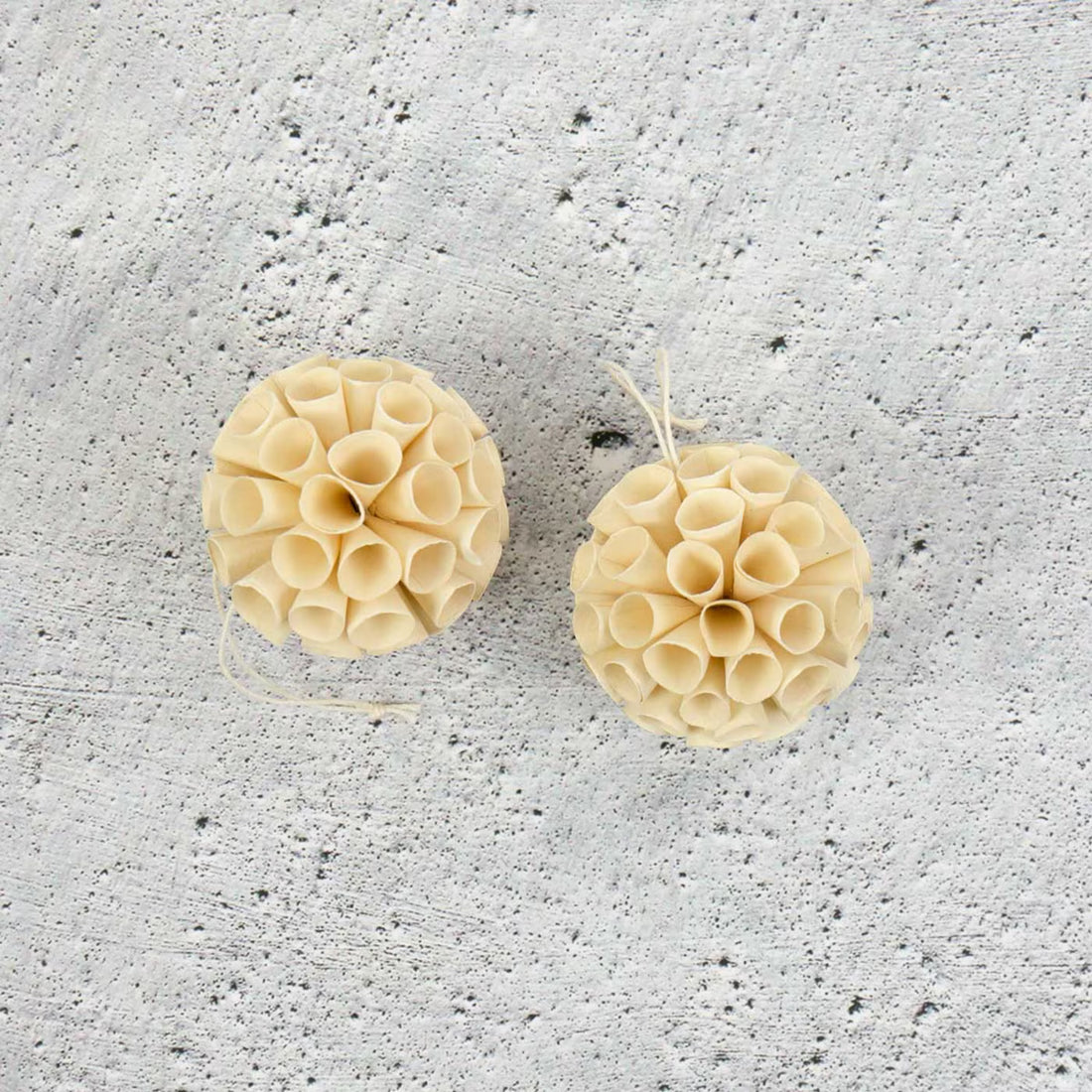 Handgemachter Weihnachtsschmuck im 2er-Set, Offwhite – Fair Trade