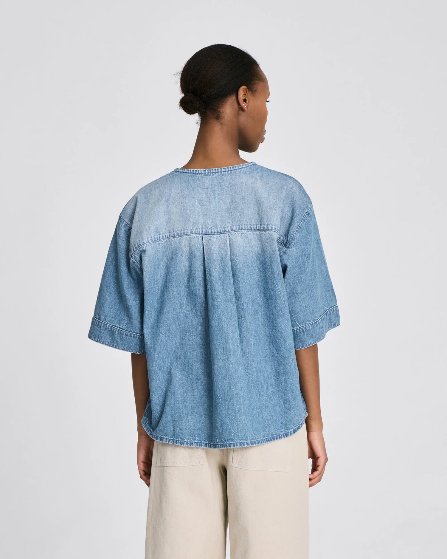 ALICIA SHIRT- Kurzärmliges Jeanshemd aus Bio-Baumwolle