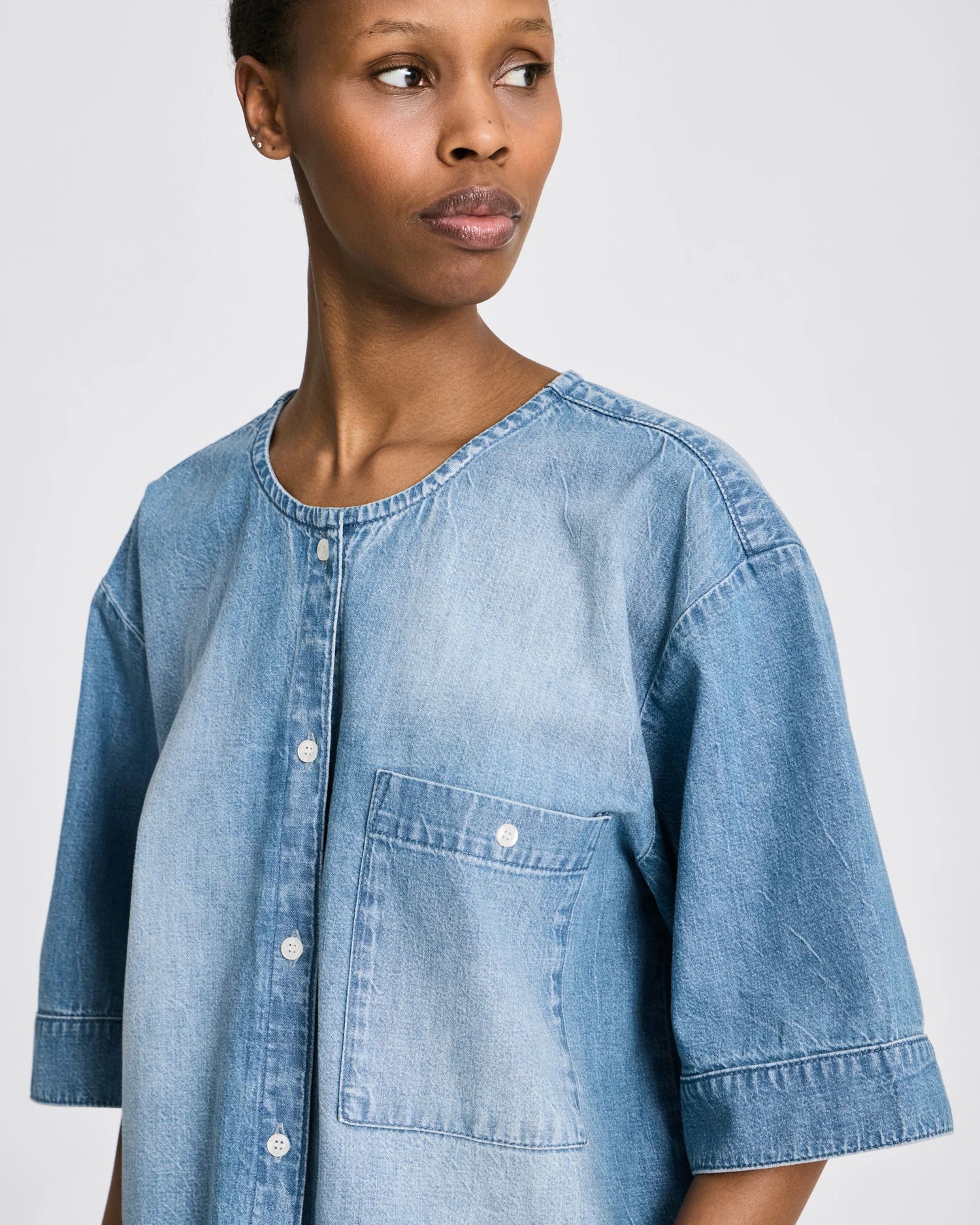 ALICIA SHIRT- Kurzärmliges Jeanshemd aus Bio-Baumwolle