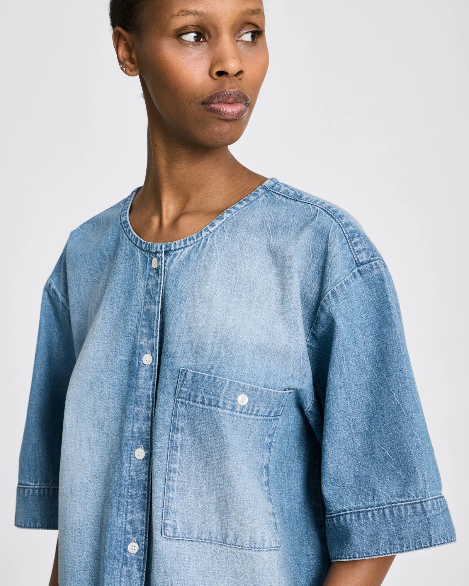 ALICIA SHIRT- Kurzärmliges Jeanshemd aus Bio-Baumwolle