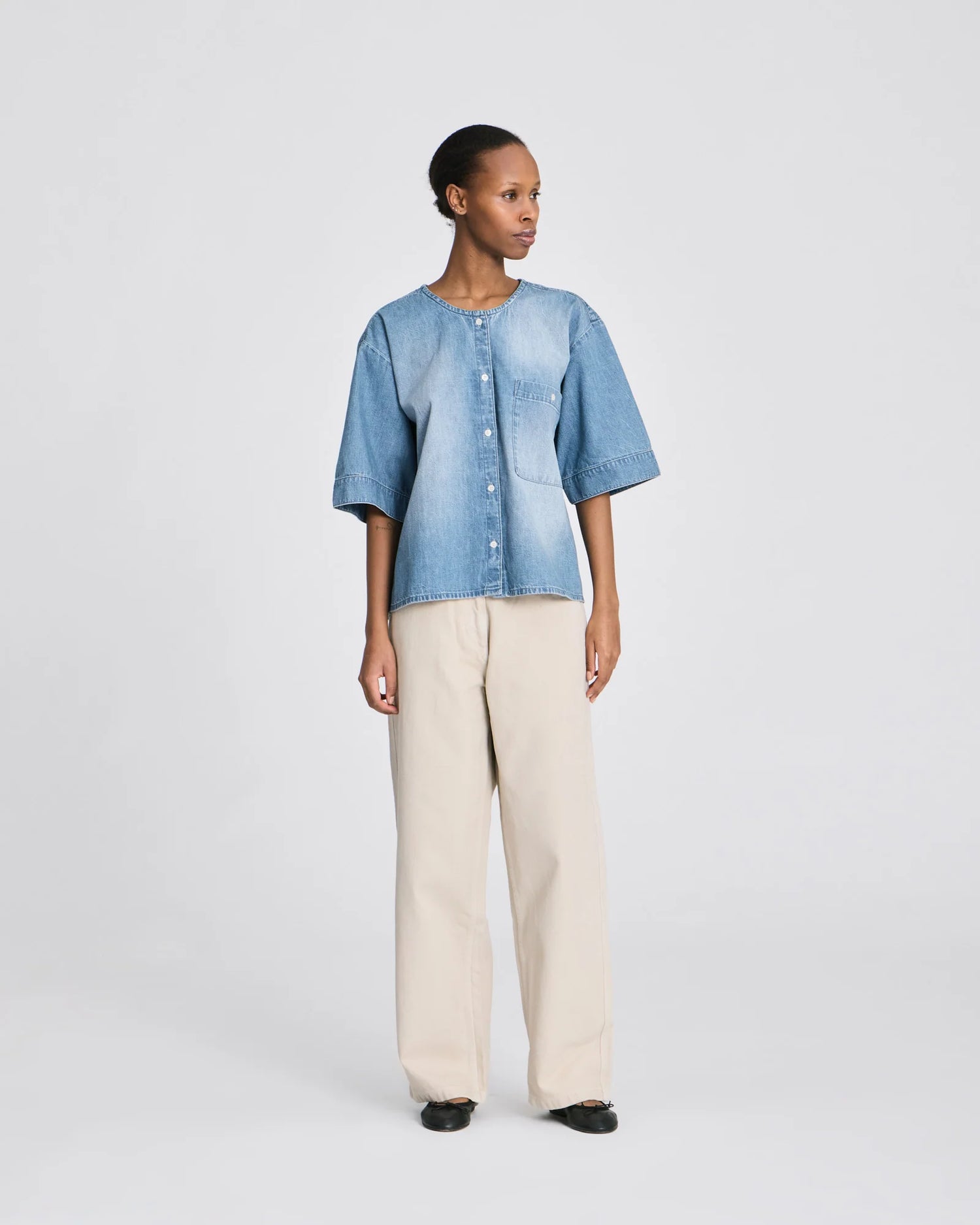 ALICIA SHIRT- Kurzärmliges Jeanshemd aus Bio-Baumwolle