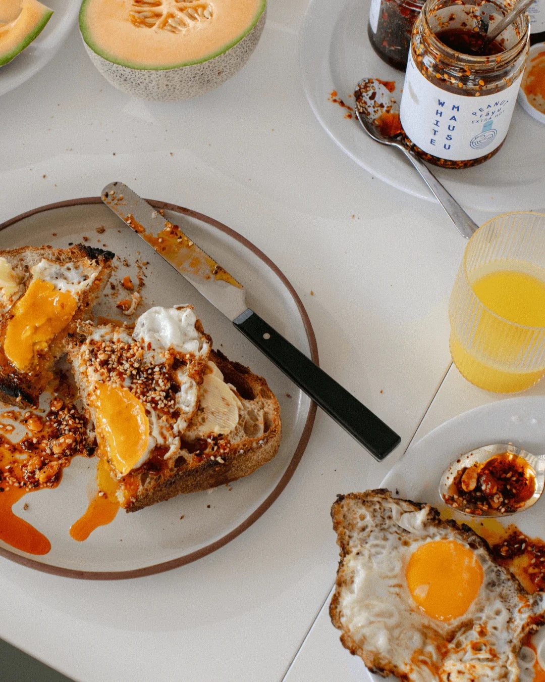 Peanut Rāyu Knuspriges Chiliöl mit Erdnüssen