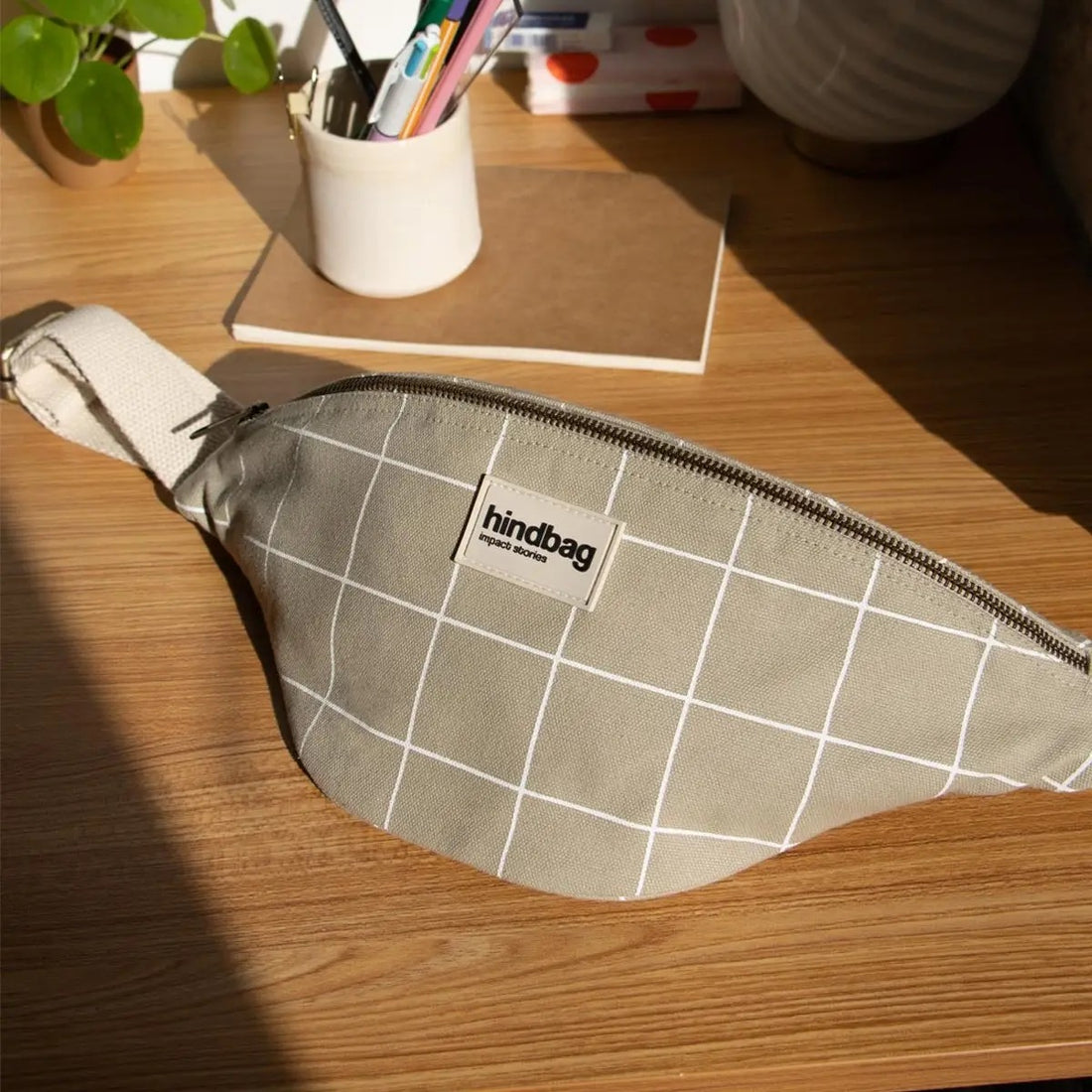 Olivia Gürteltasche Karomuster grün Tonerde/weiß