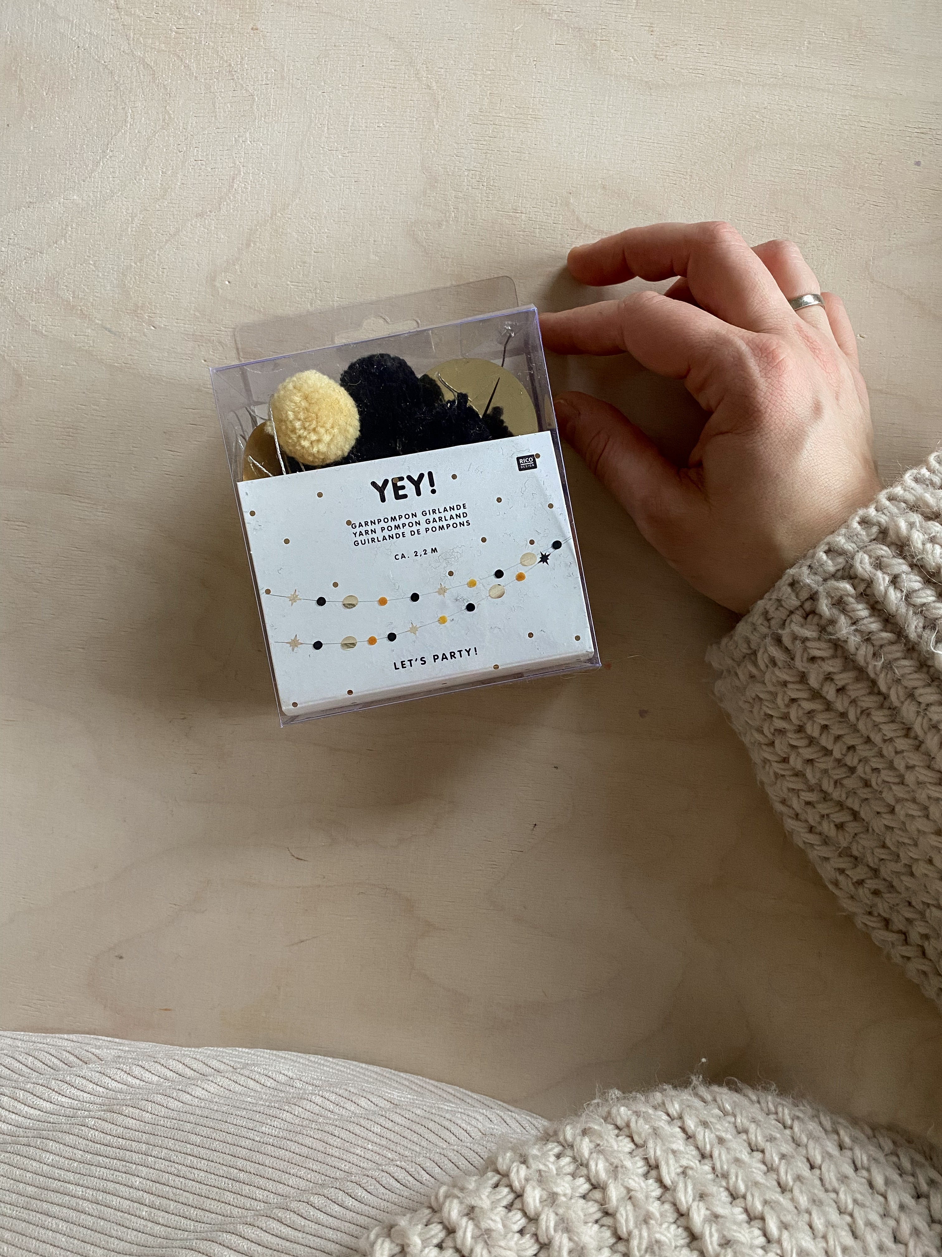 GARNPOMPON GIRLANDE &