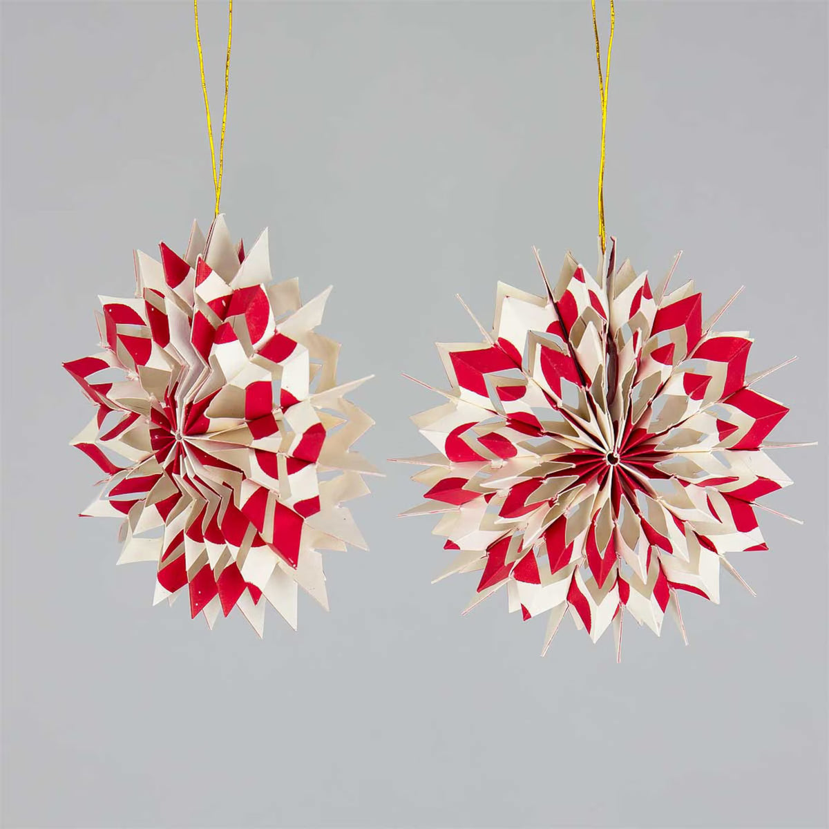 NOVA – Handgemachter Weihnachtsschmuck im 2er-Set, Offwhite/Rot – Fair Trade